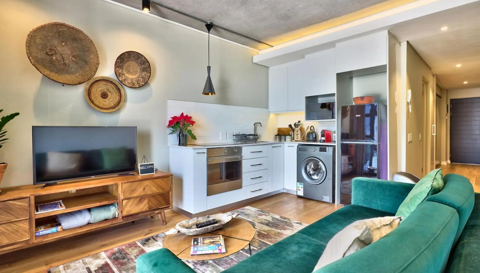 Waterfront Apartment With Balcony & Views Cape Town