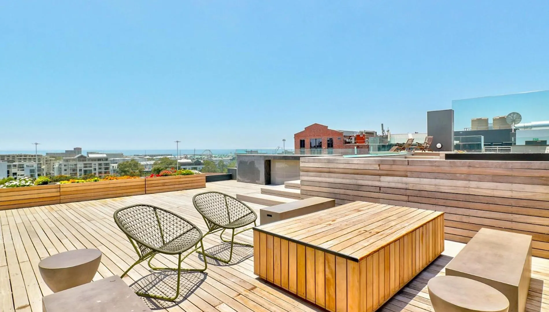 Waterfront Apartment With Balcony & Views Cape Town
